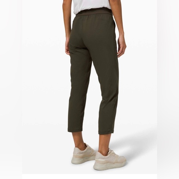 Lululemon Beyond The Studio 7/8 Pant 24” in Dark Olive , size 2 - Picture 13 of 14
